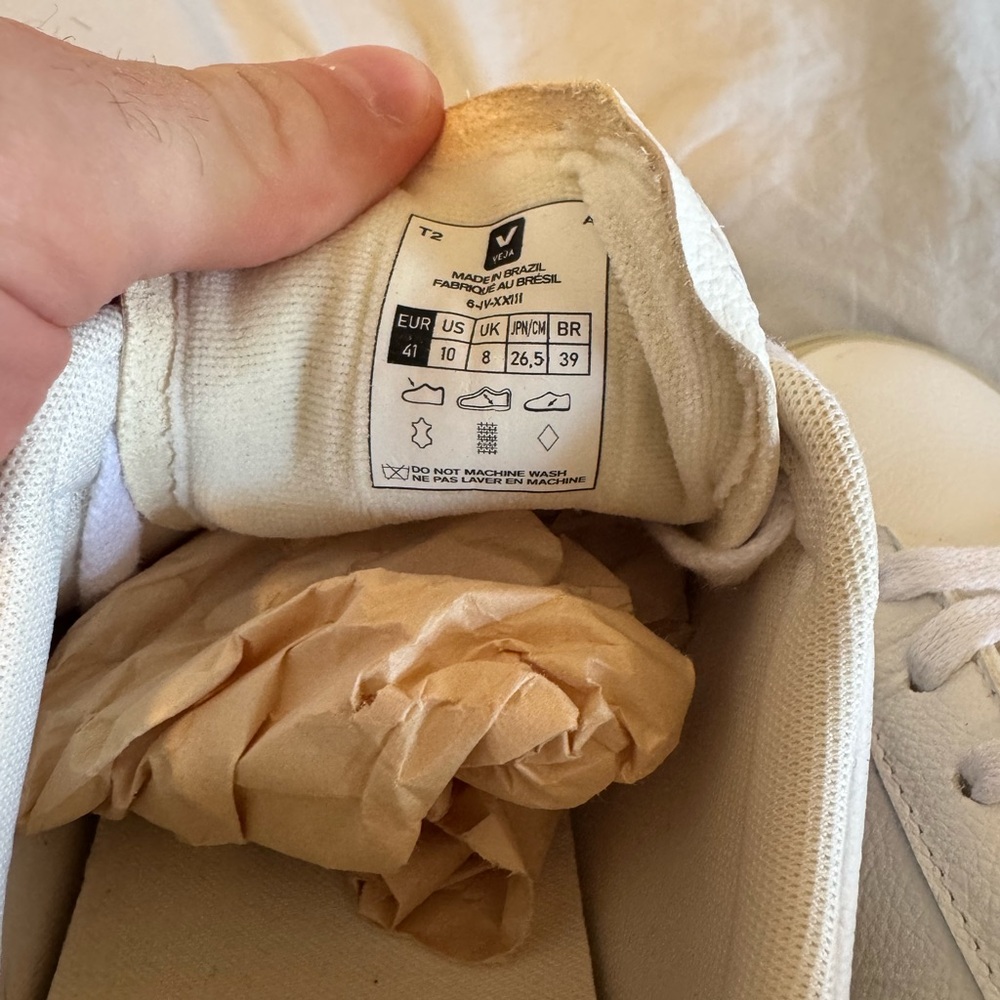 Unisex Veja White Leather Sneakers with Blue V Logo - Picture 6 of 8